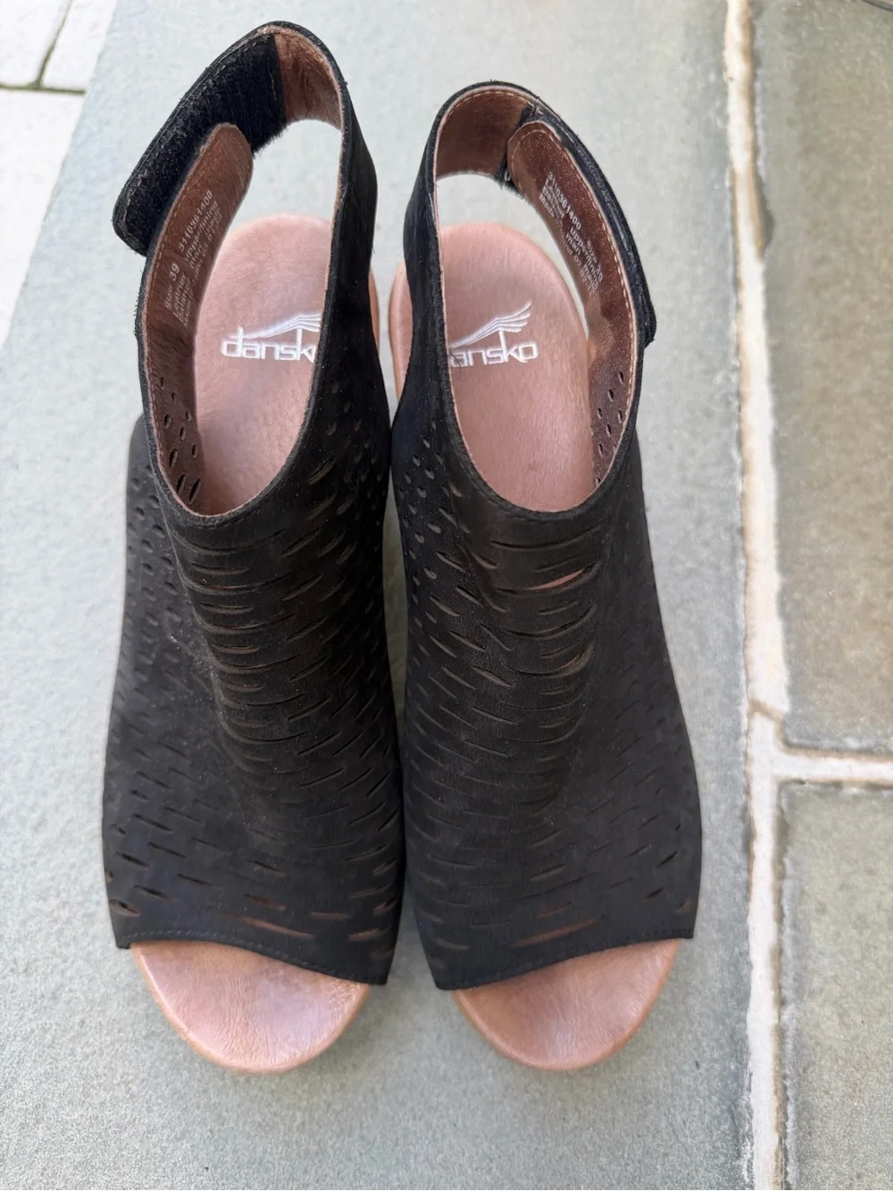Dansko Danae Black Milled Nubuck Leather Cutout Heels | Size 8.5 / EU 39